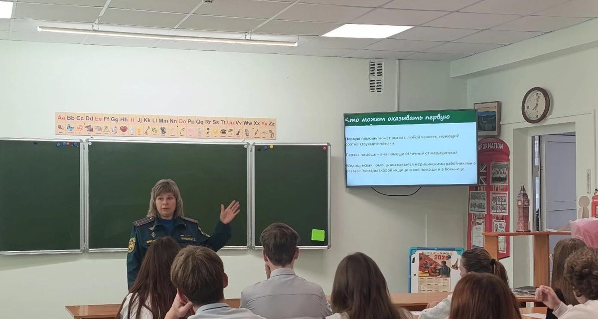 Школьники в Симе учились переворачивать пострадавшего в безопасное положение
