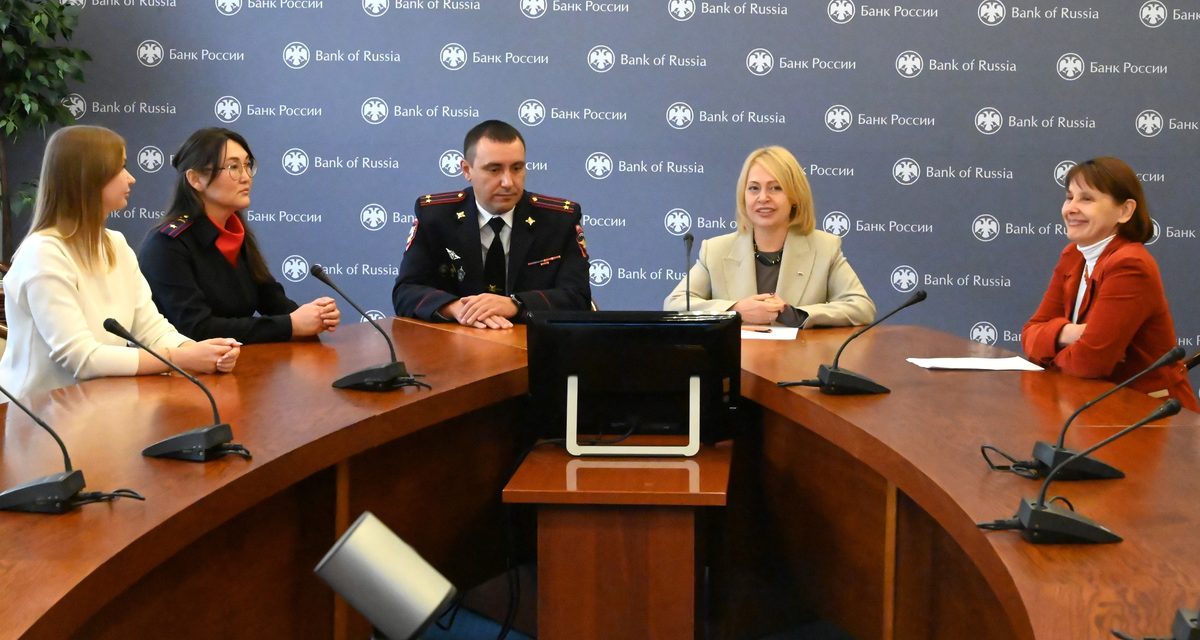 В Челябинске наградили 26 банковских сотрудников, спасших клиентов от кибермошенников