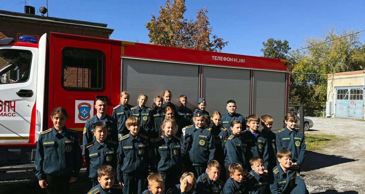 Пятиклассники-кадеты из Миасса увидели, как пожарный расчёт действует по тревоге